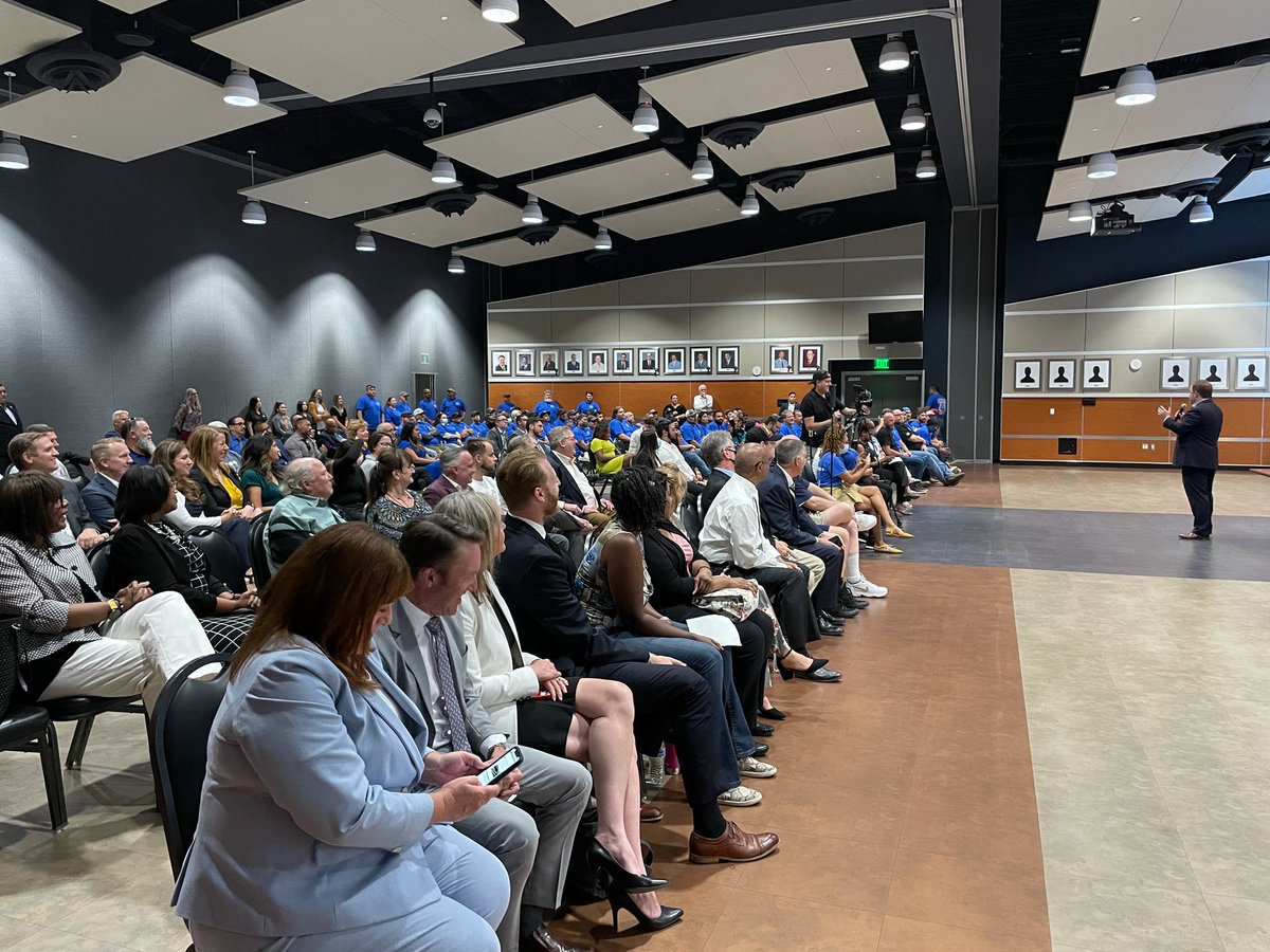 NVAFLCIO's tweet photo. We’re here at @EWMC_IBEW357 for the signing of @LVchrisbrooks’s #SB448 and #SB430!
These bills will bolster our state’s infrastructure, and in the words of @ZConine, create jobs, jobs, jobs! https://t.co/jCnIFqlZxl