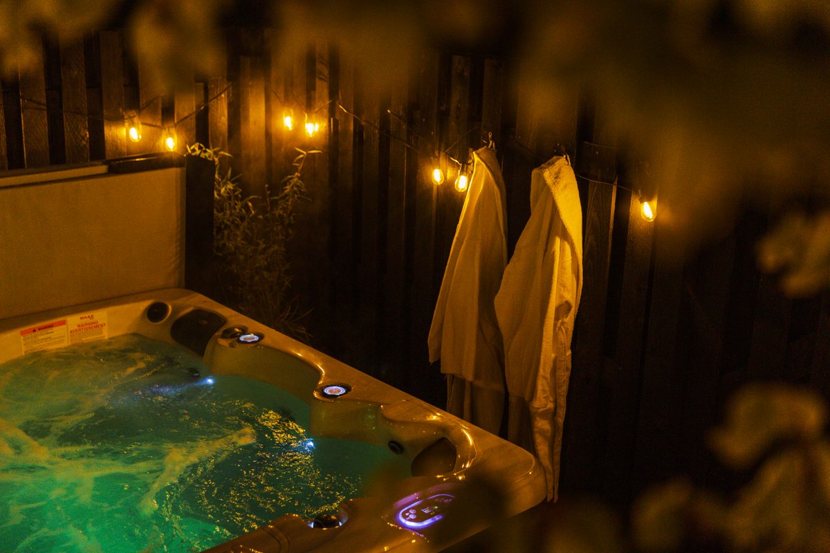 We have tried to think of everything for you stay with us, from things to do, family days out, eating in or eating out. Or if you just want a bit of pampering 💅💆‍♀️🛁

Visit the website for more details - pickwellmanor.co.uk