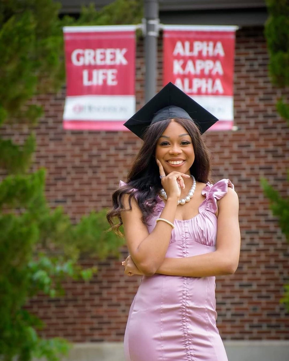 SouthCentralAKA's tweet photo. Congratulations to the Class of 2021 coming to a graduate chapter near you!  Theta Eta Chapter grads from the campus of the Henderson State University
#AKA1908 #WeAreSouthCentral #SCGrad2021 #NothingCanStopThem #ThetaEta #HSU #HendersonStateUni https://t.co/WT7ragVMwc