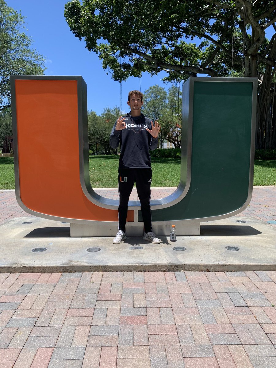 Great day at the U today! @LouHedleyy @Coach_MannyDiaz @CanesFootball @jahfariharvey