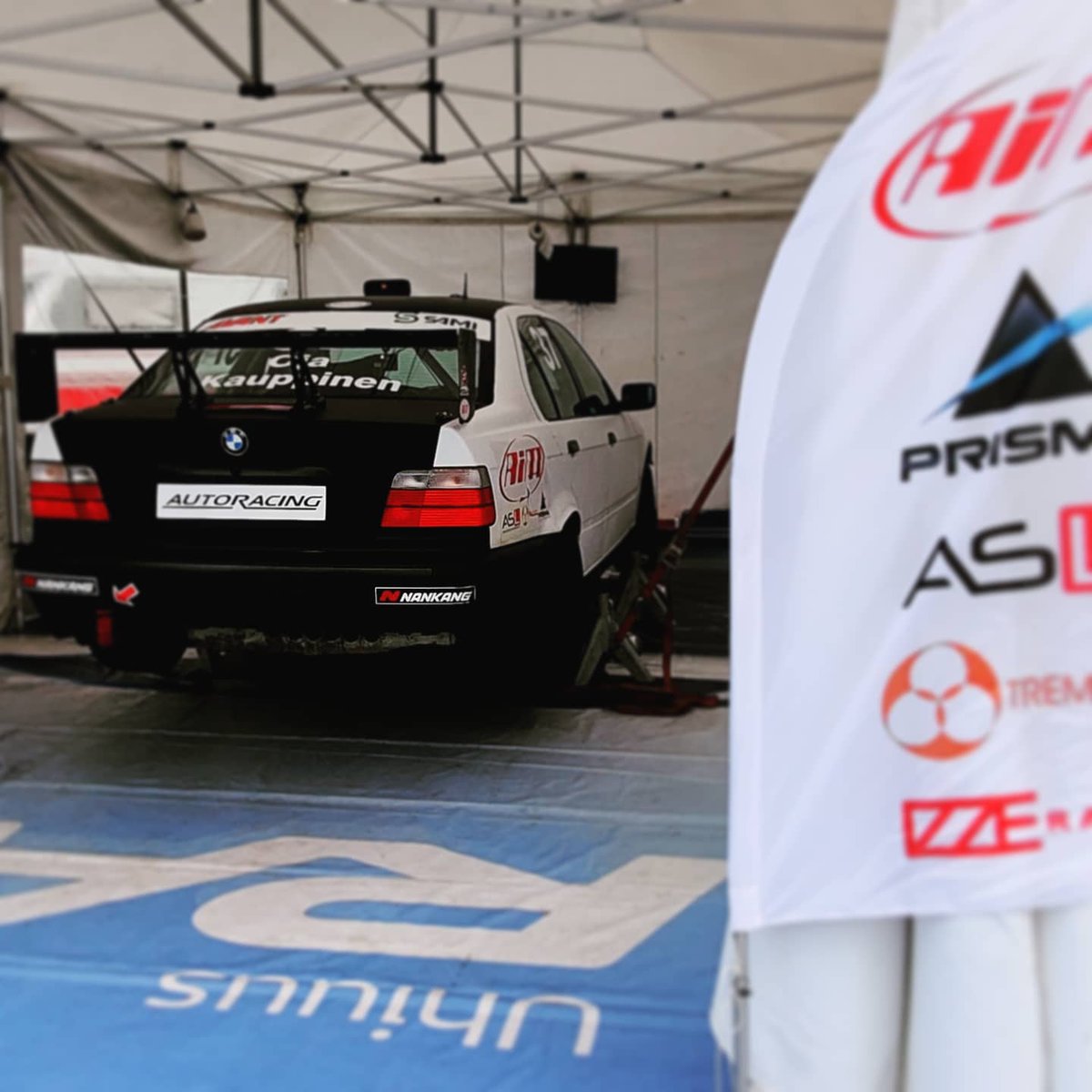 MokkoRacing's tweet photo. ⠀⠀⠀⠀⠀⠀⠀⠀⠀
Melkein valmis vapaaseen harkkaan
⠀
Kiitos @flyingfinmotorsport &amp; boys
#mokkoracing #xtremerace #bmwcup #e36 #325i #hienopäästävetämään #aimfinland #soemotorsport #ratasm #ahvenistonmoottorirata#aimmxp #alsensemotorsport #podiumlive #prismaelectronics https://t.co/hNGscKXLOw