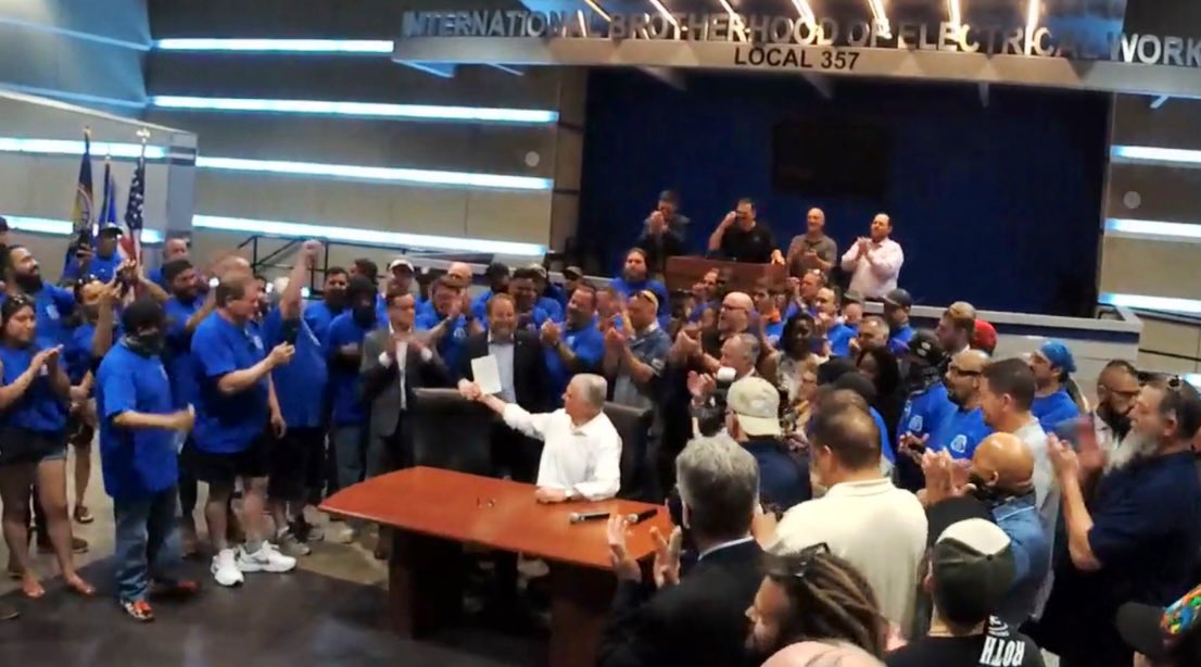 MickyWhiteNV's tweet photo. Nevada’s State Infrastructure Bank bill is official and our New Energy Economy is launched today with #SB430 and #SB448 being signed into law by @GovSisolak!
This is what it looks like to create jobs & fight climate change. This is what recovery looks like. Let’s get to work. 💪 https://t.co/SYJJfAc6FR