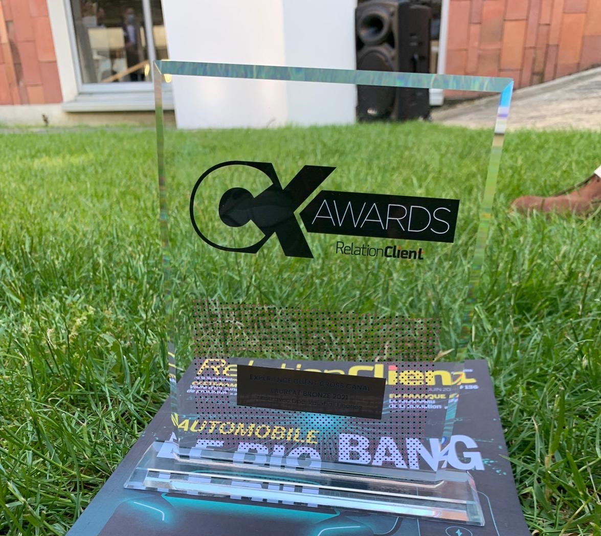 innso_software's tweet photo. Première participation, premier podium 💪 !   
Les #CXawards récompensent notre projet de transformation digitale chez OVF / #Opelbank. Un succès que nous devons à une collaboration optimale ! 
Bravo à toute l’équipe et un grand merci à Salwa Alami et @a_athayde https://t.co/j8A53KJYTg