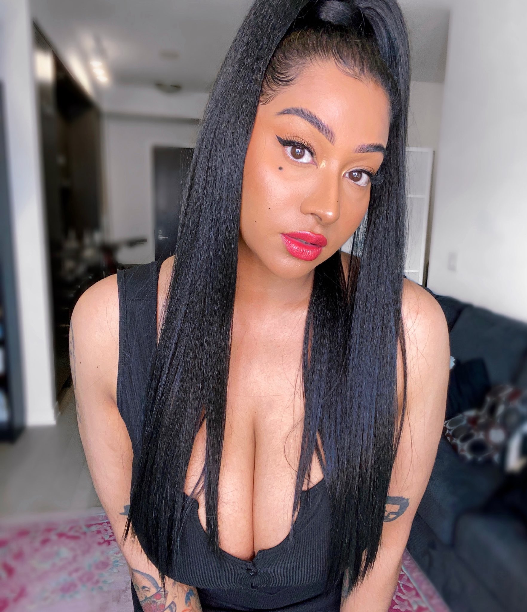2 pic. Jet black hair baby, jet black hair 🖤✨ @INHHair https://t.co/CG2HABKMZq