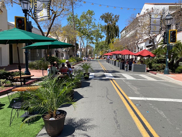 streetsforall's tweet photo. What @SBCity has done on State St is amazing. Imagine if major streets in LA looked like this - how vibrant they’d be, how profitable it would be for small businesses, how much safer they’d be, and how much more livable our city would be.

Photo credit Cynthia Rose of @SMSpoke https://t.co/is1Et9EcnO