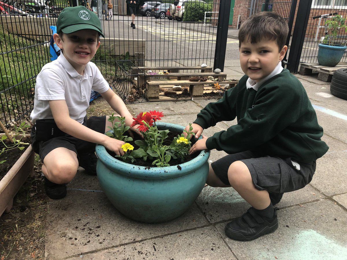 PrimaryButts's tweet photo. Otter class enjoying a spot of planting, bringing colour and joy to our outdoor area. Thank you very much to the parents who kindly donated some lovely plants. #year1 #otterclass #outdoorlearning #muddypuddleclub https://t.co/1X15gq1mx6