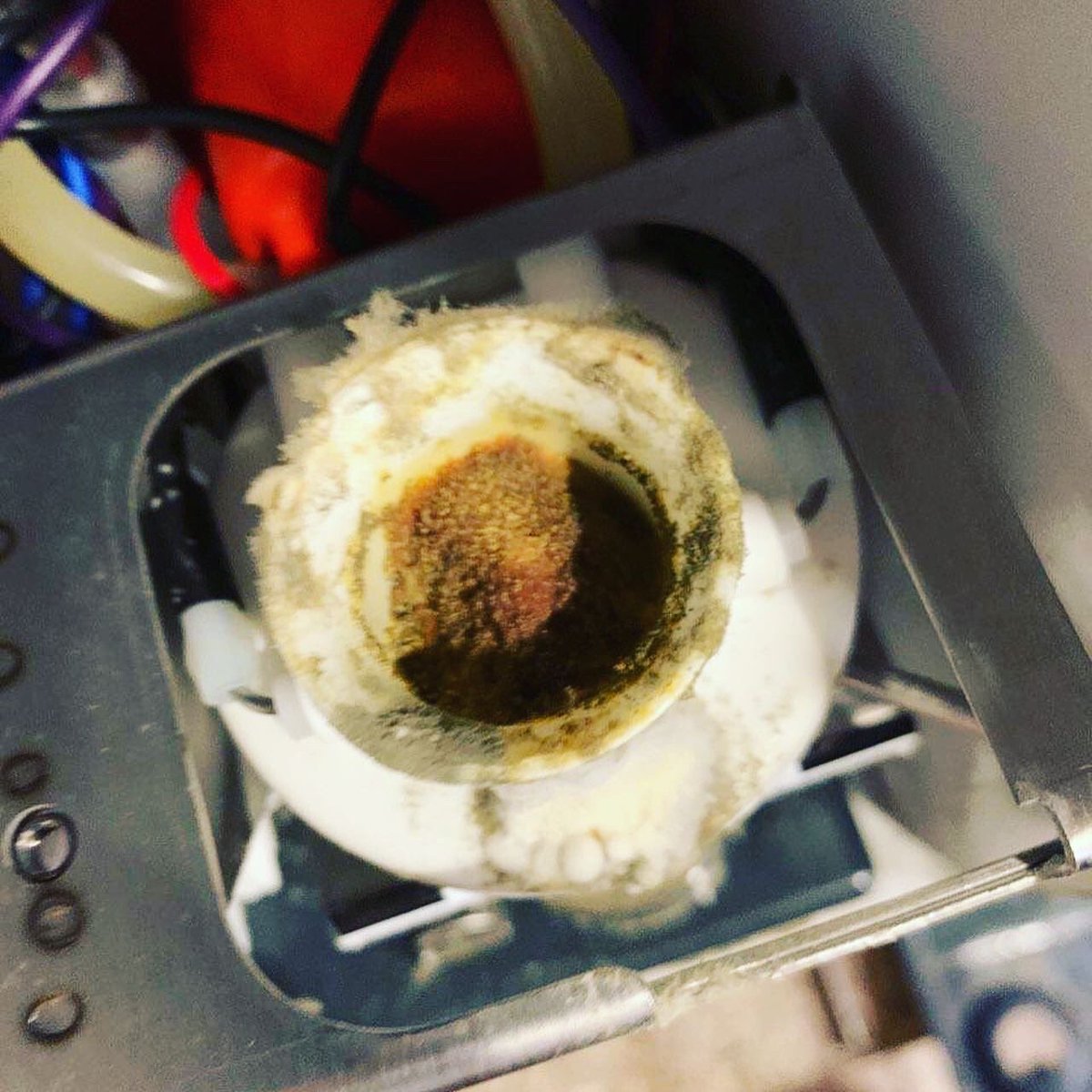 Happy Thursday everyone! Remember to check your equipment regularly. Found this juice machine that had been sitting for a few months and opened it up and was full of mold. 
•
•
•
#juicemachine #juice #mold #servicetech #coffeetech #coffee #espresso #espressomachine #fixedit