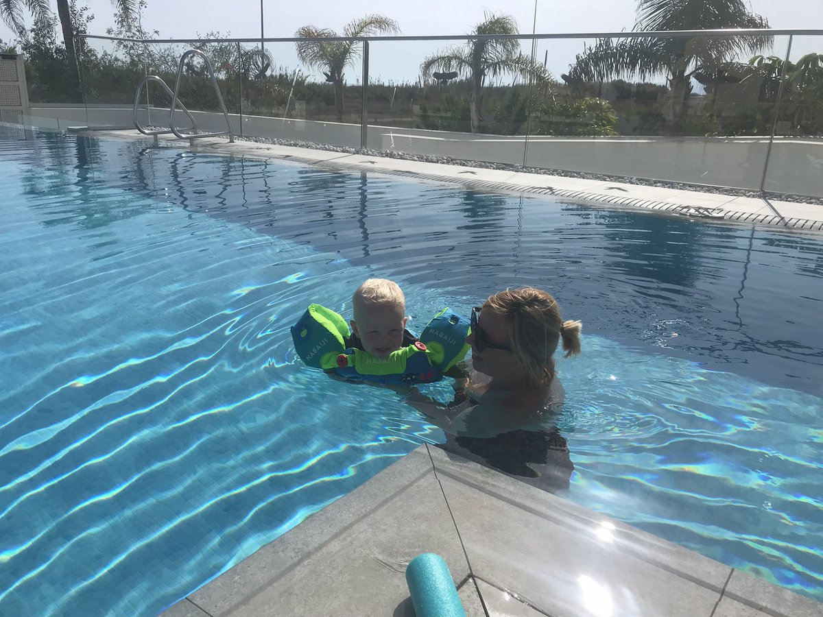 Eerste zwemles voor Mika🤿