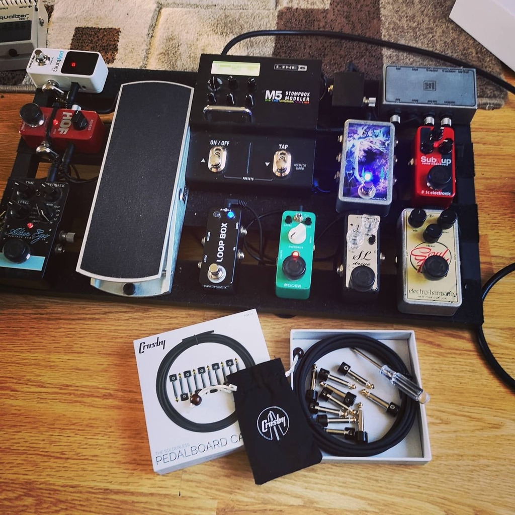 Matt_T_Lee's tweet photo. About to try the @crosbyaudio solderless pedal board kit for the first time #pedalboard #patchcables #solderless https://t.co/w101aKgwOK