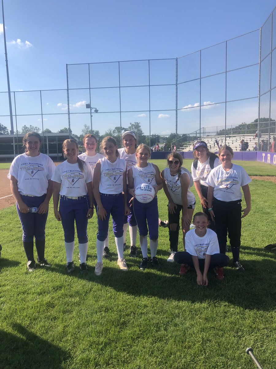 LilyArndt2023's tweet image. One of my favorite things about softball is getting to share the game with young talent. These girls are so fun, just being around them will lift your spirits and make you smile. Can’t wait to see their futures! Keep working hard!! @TBHSSoftball #whoswilling #buildthisprogram