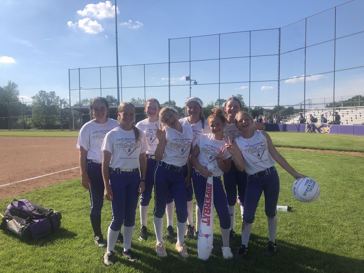 LilyArndt2023's tweet image. One of my favorite things about softball is getting to share the game with young talent. These girls are so fun, just being around them will lift your spirits and make you smile. Can’t wait to see their futures! Keep working hard!! @TBHSSoftball #whoswilling #buildthisprogram