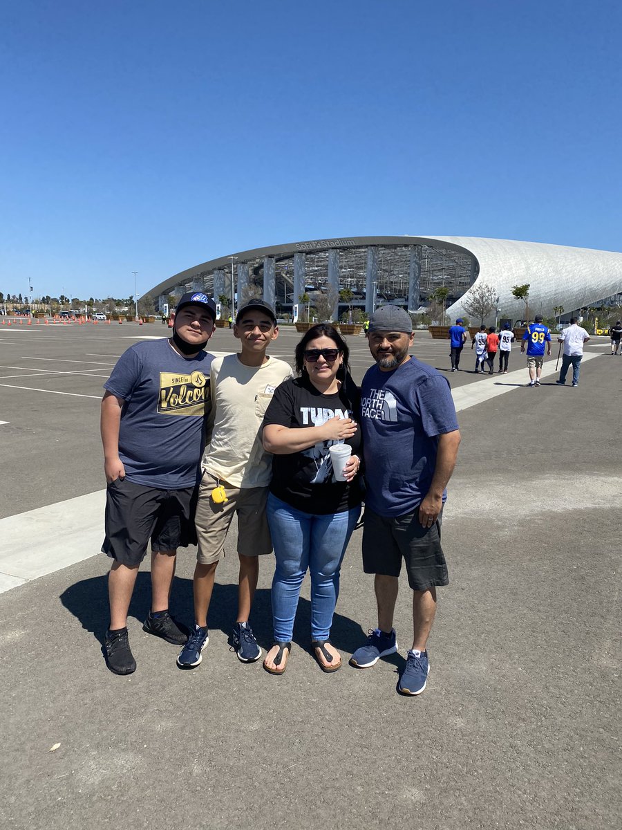 KarlinPadilla's tweet photo. #RAMSHOUSE https://t.co/fnSG1NboGD