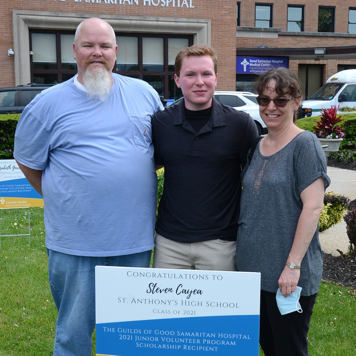 Each year, The Guilds of Good Samaritan Hospital honor 3 junior volunteers by presenting them w scholarships to support their college journey. Steven C. of <a href="/StAnthonysHS/">St. Anthony's HS</a>, Ushima C. of <a href="/DeerParkEdu/">Deer Park Schools</a>, &amp; Elizabeth G. of <a href="/CUFSDHSP/">WGO Copiague HS</a> were selected for their dedication &amp; volunteerism.
