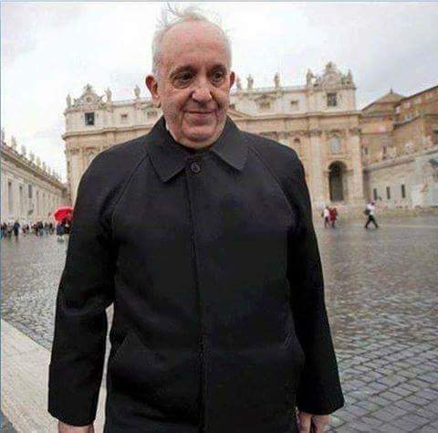 defolco's tweet image. Pope Francis, Dressed as a simple Priest, has been sneaking out during the night to visit and Comfort the homeless of Rome, helping the teams of the aid of the holy see at the distribution of food, clothes and support funds. 
Pray that we may all follow his example.