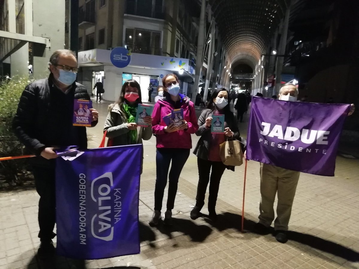 arqmneira's tweet photo. #Metrazo #BanderaKO #Volanteo en #Providencia por @karina_ol gran recepción ✊🏽👓💃‼️ https://t.co/3S2ixEz5MZ