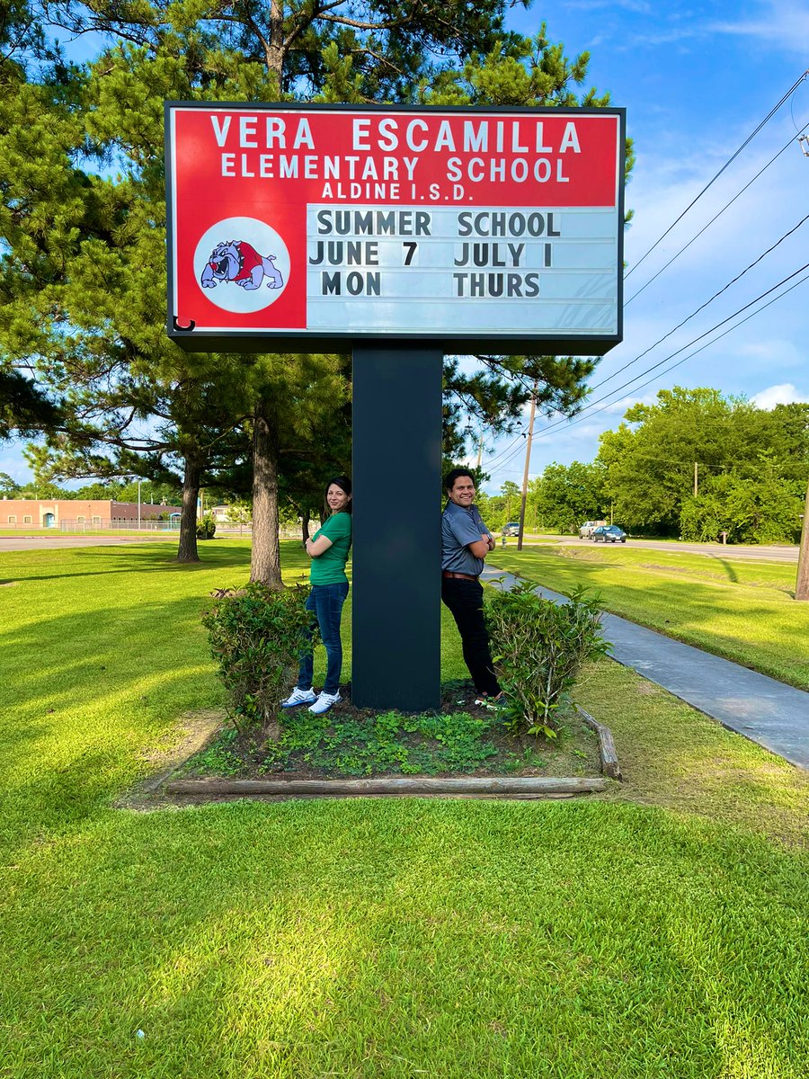 rocharoy's tweet image. Wrapping up week 1 of #CampEscamilla with celebrations for our teachers and students. It’s a pleasure working with you again @SamBriseno26! We are definitely #GoingForTheGold because of your leadership. #FutureAP 🍕 🍿 🏅