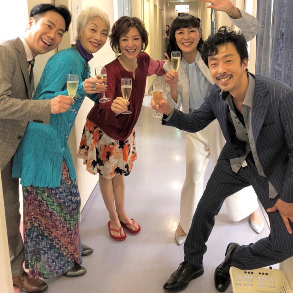 ぼんまる Nhkをつけたらたおやかな鈴木京香さん 特に声が大好き 2度舞台でお見かけしたけれど実物はtvで見るより何百倍も美しい 映画 ラヂオの時間 は最高だった エッセイも読んだけれど日々の暮らしを丁寧に生きているところが素敵 Snsをやってい
