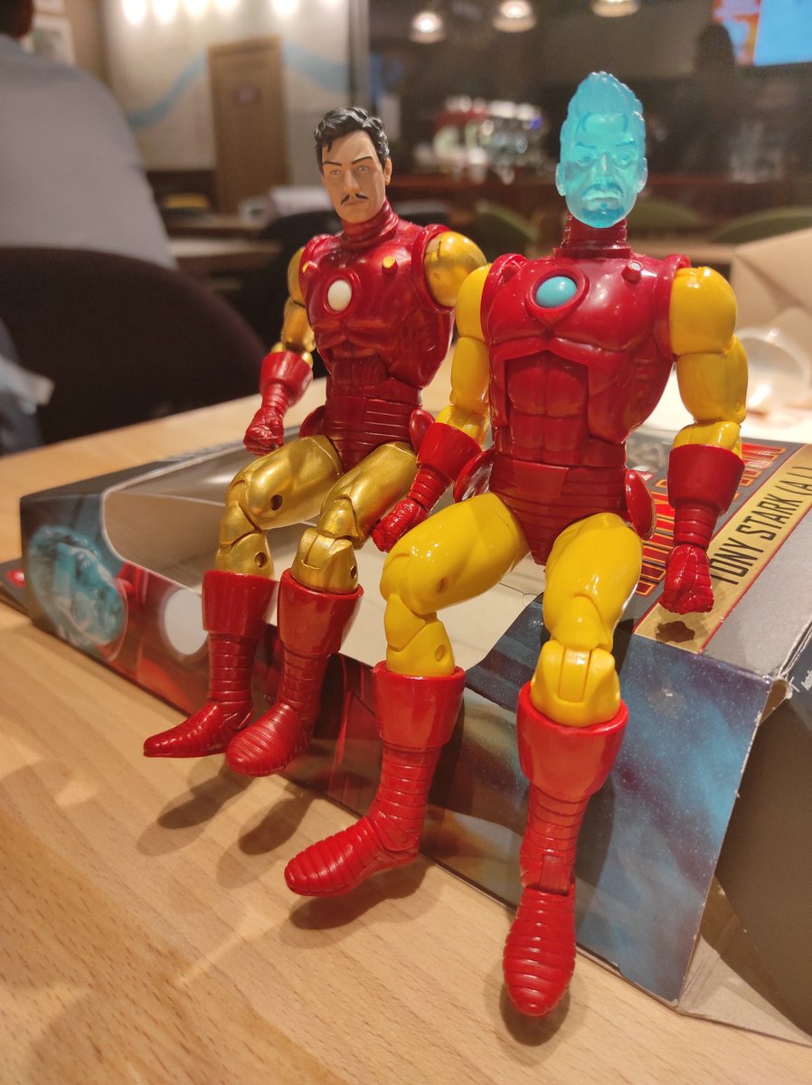 setevushka's tweet image. Некогда и нет сил объяснять, но у меня теперь есть ИСКИН!ТОНИ. Тони моей мечты здоровенный. Какой он классный, прямо такой комиксный-комиксный. 😍😍😍
Рядом с ним Тони @happylemonworld, но у меня есть такой же, он ждал нас дома. 💓👍
Коробка как отдельный вид искусства.