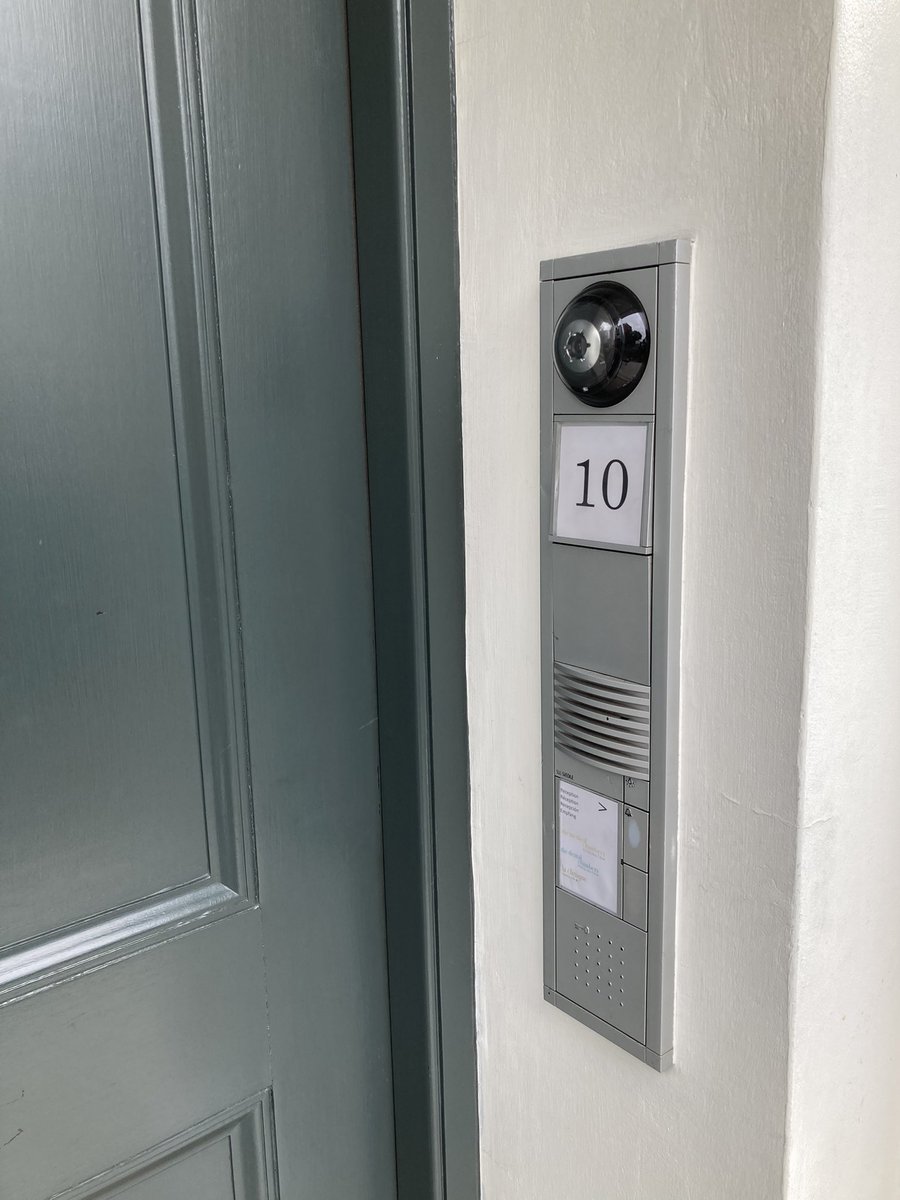 PrestigePSS's tweet photo. @PrestigePSS Time for a facelift.  Today’s upgrade of an existing @siedle_com  @JUNGLONDON vario intercom panel.  The AG finish certainly complements the entrance to this period London property.  #london #architecture https://t.co/LVPWtUH9FJ
