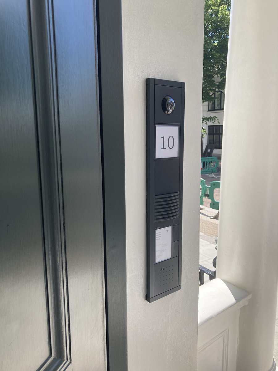 PrestigePSS's tweet photo. @PrestigePSS Time for a facelift.  Today’s upgrade of an existing @siedle_com  @JUNGLONDON vario intercom panel.  The AG finish certainly complements the entrance to this period London property.  #london #architecture https://t.co/LVPWtUH9FJ