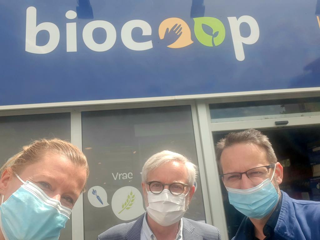 KarineEngel49's tweet photo. Engagés près des #commerçant @avrille49
⤵️ la @Biocoop est une coopérative qui répond aux attentes des producteurs, de consommateurs, de la filière.
➡️ Avec le @Maine_et_Loire nous porterons les actions d'initiatives locales #proximité #agriculture #responsable #angers ##angers4 https://t.co/E7X0TDwKks