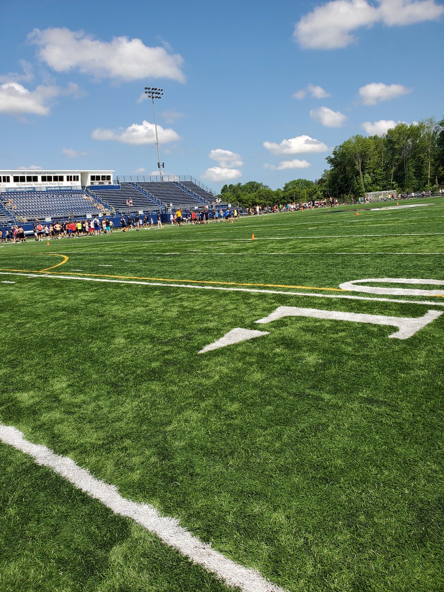 ShaneOsborne74's tweet image. Fun time helping with the kids on the final day of camp, so amazing to have the opportunity to see so many different talents on the field.🏈👍🙂