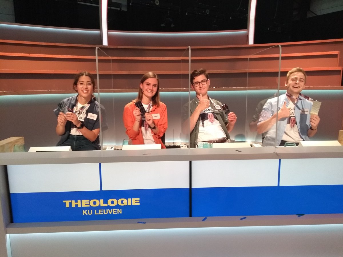 Linde, Jade, Ruben en Guillaume hebben fel gestreden in de #CampusCup op @een maar moesten uiteindelijk hun meerdere erkennen in de studenten van Rechten <a href="/UAntwerpen/">UAntwerpen</a>. We zijn zeer trots op hun prestatie! Het is de eerste keer dat een team van <a href="/KU_Leuven/">KU Leuven</a> zo ver gekomen is.