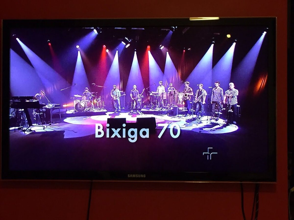 bixiga70's tweet photo. Lembrança muito especial, com o saudoso Fernando Faro na gravação do Programa Ensaio, em 2015. Foi uma grande honra conhecê-lo pessoalmente e participar desse programa que é um ícone da cultura brasileira.
#tbt #bixiga70 #programaensaio #tvcultura #fernandofaro https://t.co/DQGllhauhG