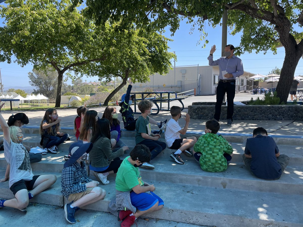 msbullisedu's tweet photo. Filled with pride as #msbullis4th  Ss presented the check to @SeniorsSD today! Ss heard why it is important to look out for senior citizens and thanked for their thoughtfulness. Profits from our #EdCorp will be doubled! #feelinginspired #DMUSD #DELMARHILLSK6 https://t.co/XNIUc6to1U