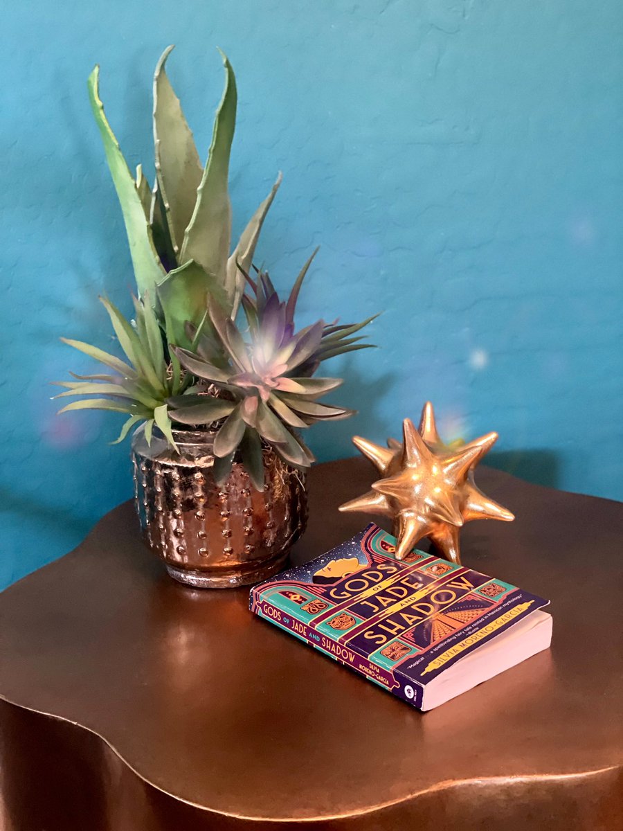 nikkibraziel's tweet photo. Loving the first book on the syllabus for my upcoming MFA!

#amreading #godsofjadeandshadow @silviamg 

#WritingLife 
@WesternColoU @WesternGPCW https://t.co/lnn3Vz3Hb1