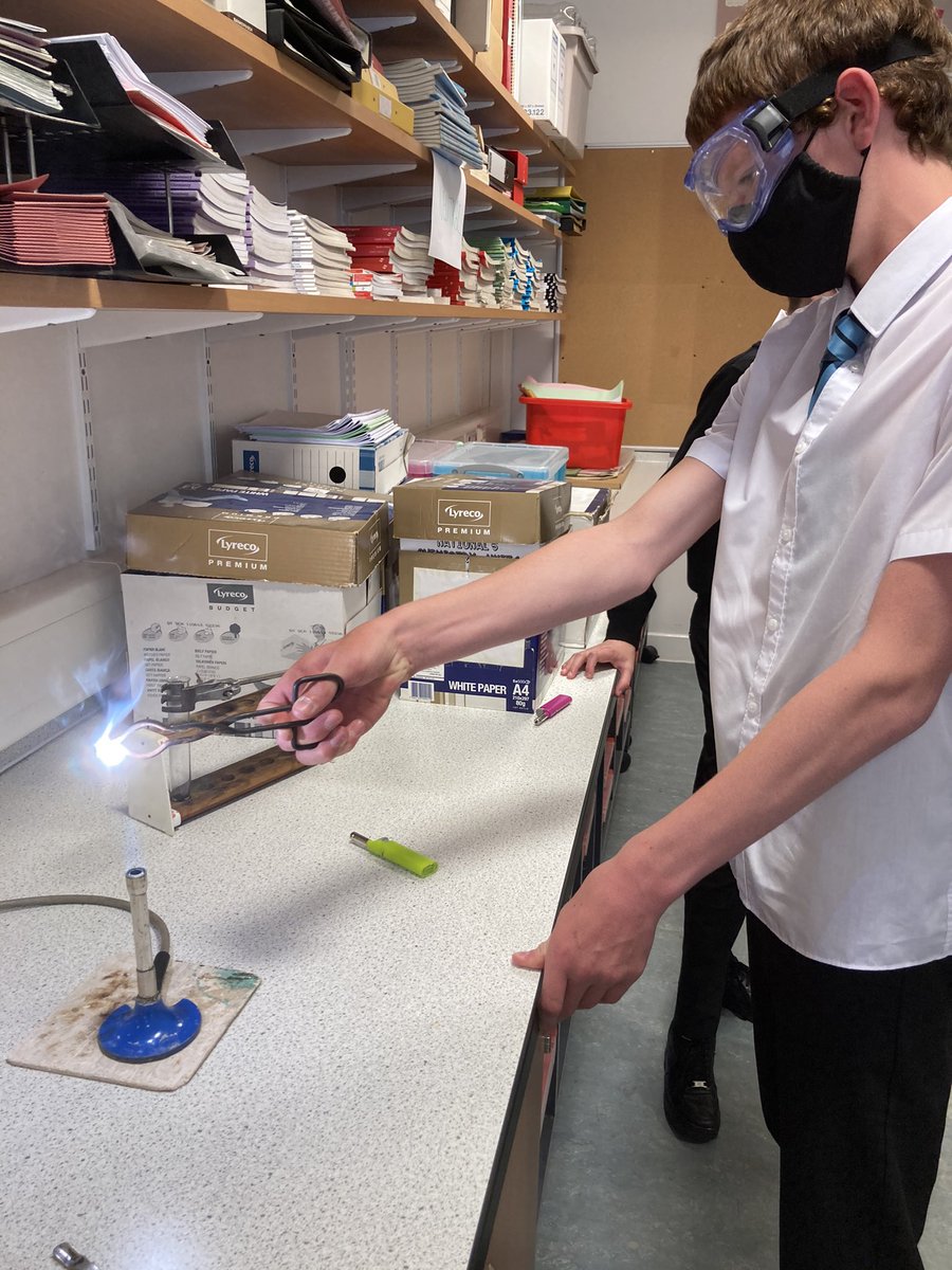 Is there any evidence to show that a chemical reaction has happened? 3F have been finding out. 🧪 🥽   <a href="/Grove_Academy/">Grove Academy</a> <a href="/DundeeLearning/">#DundeeLearning</a> <a href="/pcgroveacademy/">Grove Parents</a> #GroveFamily 💙🌳📖