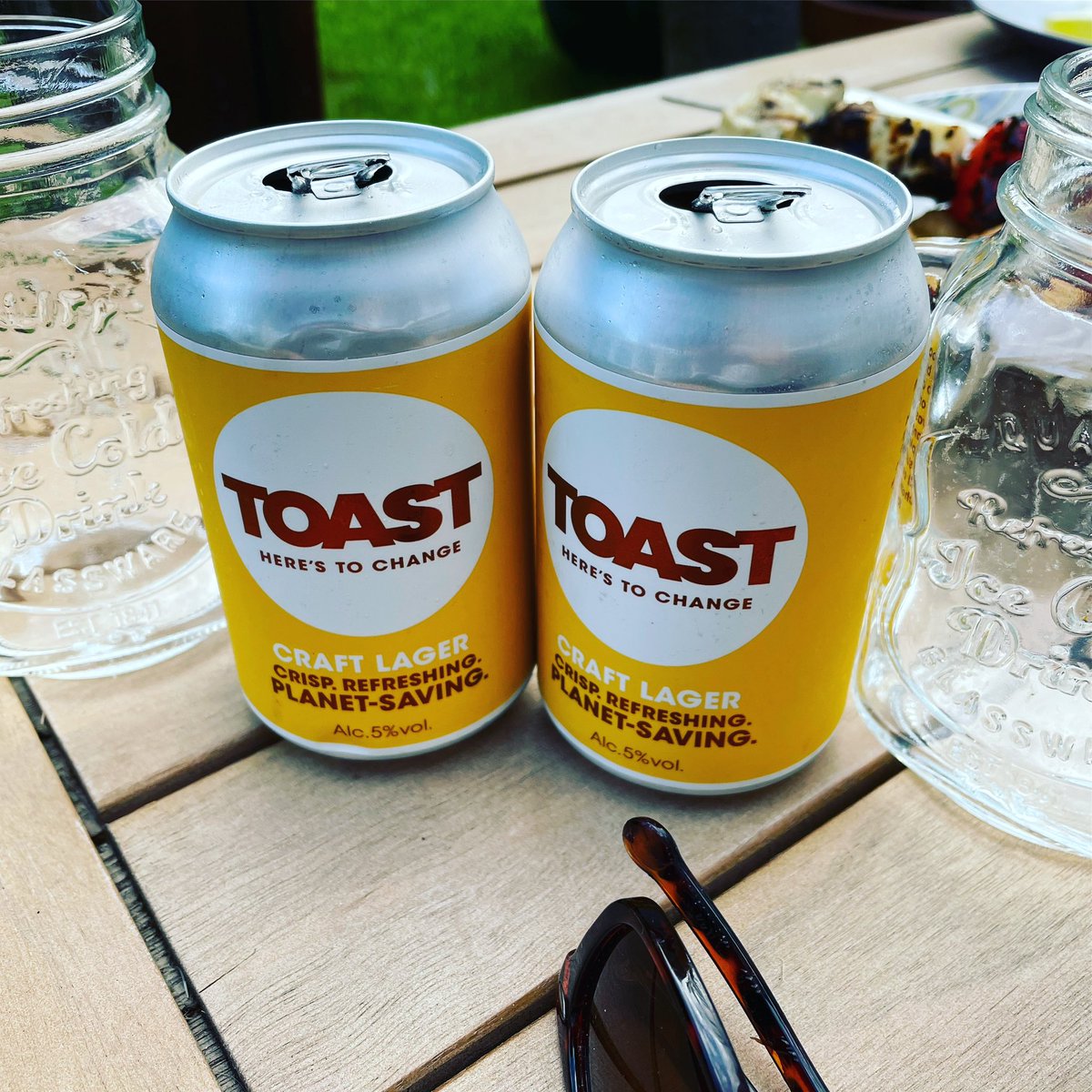 helentandy's tweet image. I’m winning the eco war with hubby - he’s eaten a lot of #vegan recently including cheese and sweets. Including @The_Hemp_Pantry fudge. He doesn’t like beer- got him some @toastale lager - Eco booze made from waste bread. He is a convert I think. 
Love @KindShopUK &amp;amp; Karen