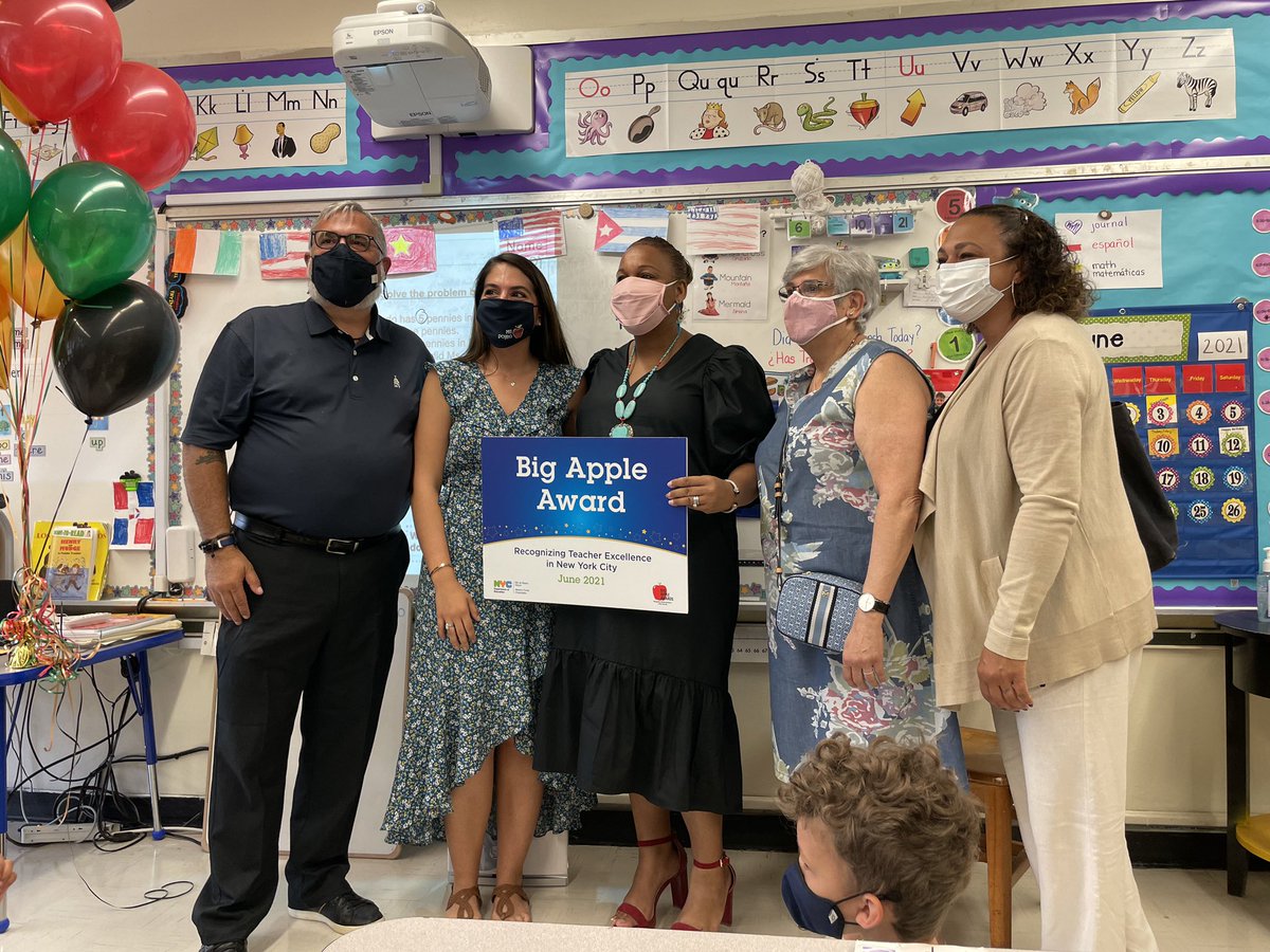 Heartfelt congratulations to <a href="/MsBolano76/">Ms. Bolano</a>, PS 76’s very own 2021 Big Apple Award recipient!! So proud of you today and every day! Thanks <a href="/DOEChancellor/">Chancellor Kamar H. Samuels</a>, <a href="/MabelSarduy/">Mabel Muniz-Sarduy</a> and <a href="/nycdistrict30/">District 30</a> for making the occasion extra special 🎈🎈🎈