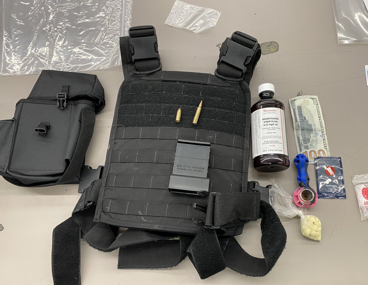 On June 9th, DPD’s Domestic Violence Warrant Team (DVWT) arrested a suspect wanted for Aggravated Assault Deadly Weapon Family Violence, Evading Arrest (w/ prior conviction), and Probation Violation for Aggravated Robbery at 2300 N. Victory Ave. The below items were seized.