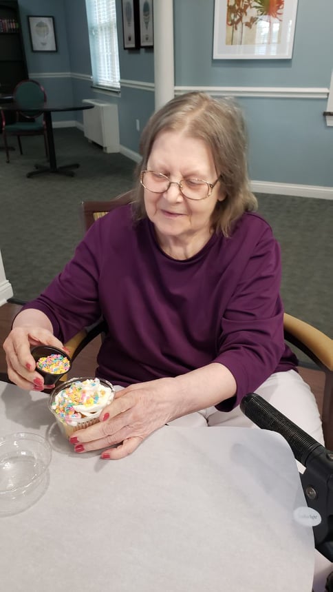 masonic_ky's tweet photo. It’s cupcake o’clock at Crescent Grove Memory &amp; Personal Care Community! Dietary Services staff member Candace gave a hands-on cupcake decorating demo. Residents were able to practice their culinary crafting skills and enjoy a sweet treat. 
#CulinaryFun #TastyTreatThursday https://t.co/ai0TnchPD5