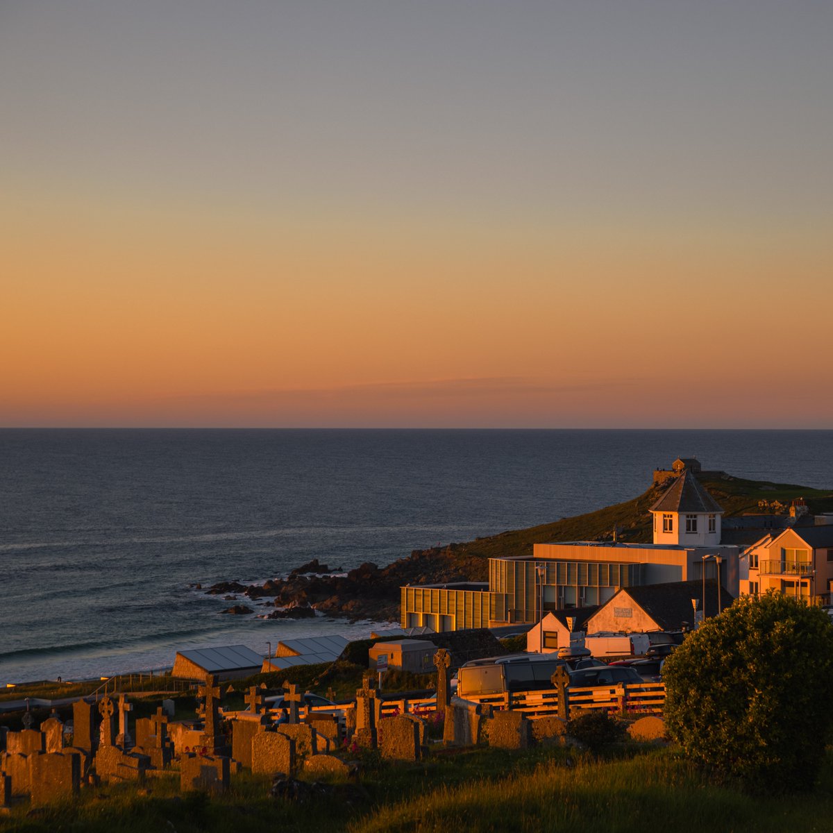 Tate_StIves's tweet photo. Nestled behind Tate St Ives, overlooking Porthmeor Beach & the Atlantic Ocean, is Barnoon Cemetery. It is the resting place of artist #AlfredWallis.
See work his at #TateStIves in the newly rehung #ModernConversations display...
https://t.co/McfJ4XzYu8
📷 @kirstinprisk https://t.co/4sav5L4gbW