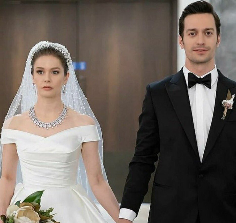 Çok güzelsiniz be sedat keşke şerefsiz olmasaydın da kırmızı oda can olarak kalsaydın
#CamdakiKız