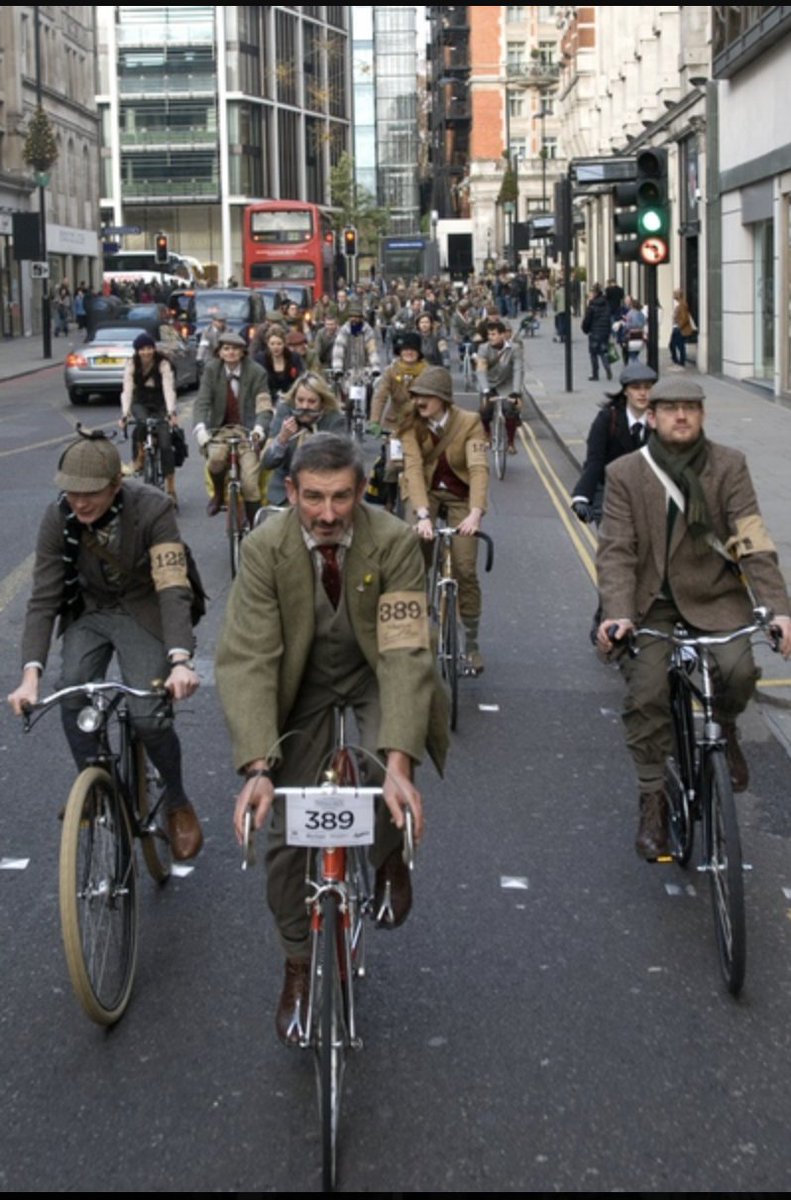 ツイードの服を着用して自転車に乗る ツイードラン というイベントがすてき 服を披露する場があると楽しい 日本でもやってた Togetter