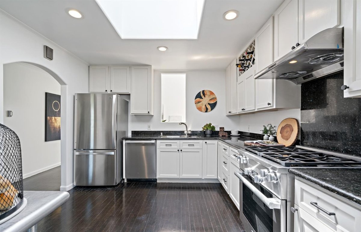 _UberRealEstate's tweet photo. Rate this kitchen 1-10
#uber #uberrealestate #travel #bnb #vacation #rentals #experiences #stays #realestate #kitchen https://t.co/mm23T9hRsi