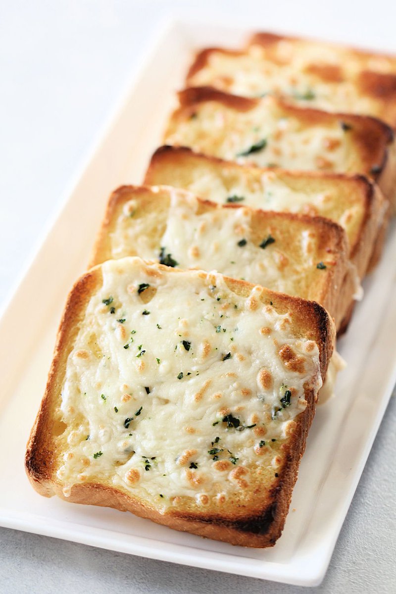 SixSistersStuff's tweet photo. Our Cheesy Garlic Texas Toast is better than anything that you can find in the frozen section at the store - make it fresh right at home!
https://t.co/DfZqcUaGxU #sixsistersstuff #cheesytoast #garlictoast #texastoast https://t.co/x3h6msoIxh