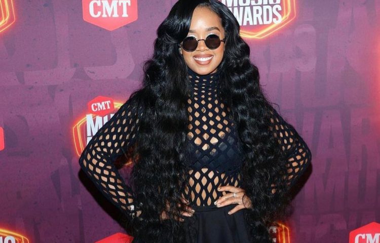 HitUpAngeMedia's tweet photo. H.E.R. Drops New Track ‘We Made It’: https://t.co/xN9uIQpxDQ https://t.co/xc87iQAhol