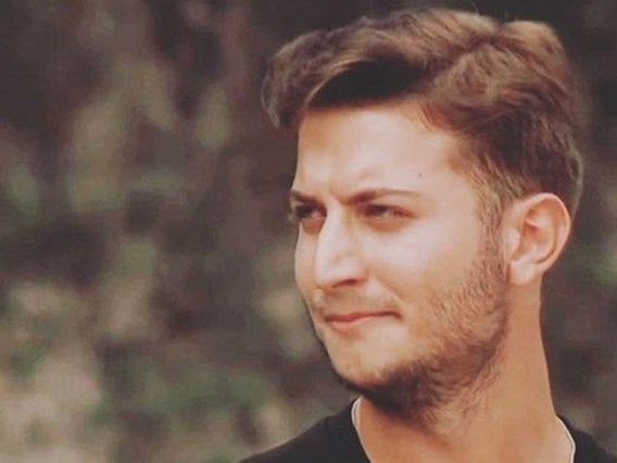 bkececi4978's tweet photo. Asın bayrakları kral yaver Berkay dönüyor ülkeye adadan mezun oldu başarıyla #AleynaKalaycioglu #survivorekstra #survivor2021 https://t.co/rBFTVuEeOF