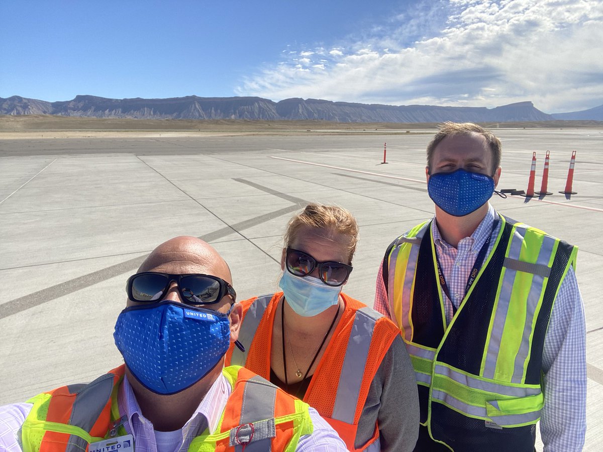 ChrisEarley78's tweet photo. When you have to work diversions…at least you can work them with a view! Thanks for all the amazing diversion support Team GJT!!! @Jmass29Massey @DJKinzelman @mikejagmin @hareloplane https://t.co/zMRau6sp3k