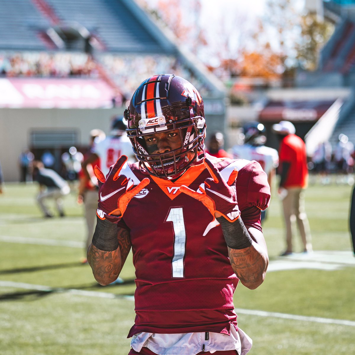HokiesFB's tweet photo. Duuuval lookin’ nice in that one 👌 https://t.co/a23qWw1GWz