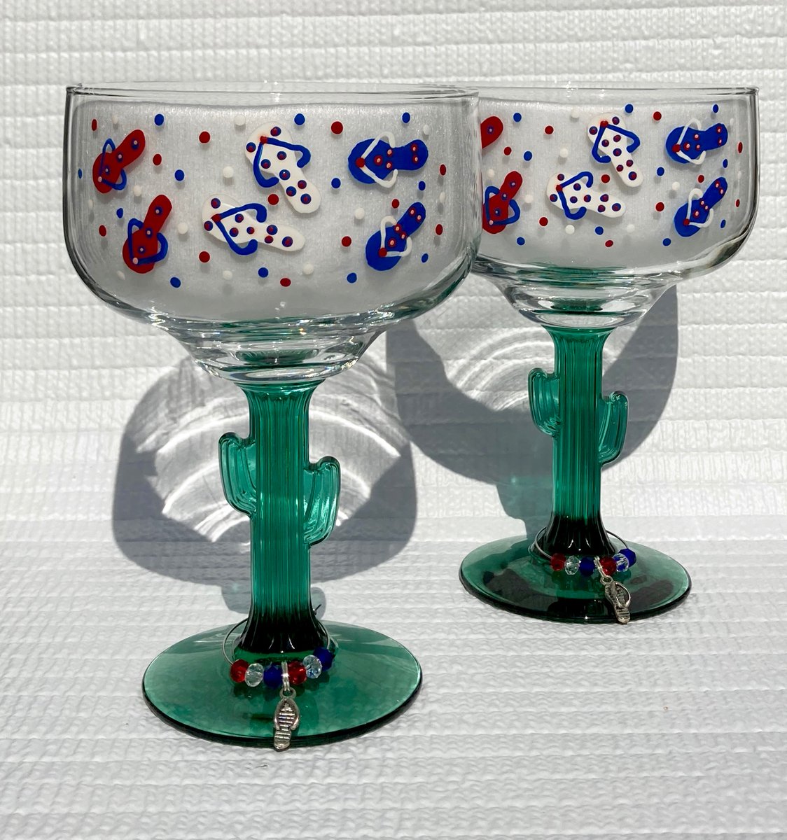 4th of July glasses etsy.com/listing/963160… #4thofjuly #summerglasses #redwhiteandblue #paintedflipflops #julybirthdaygift #giftsforher