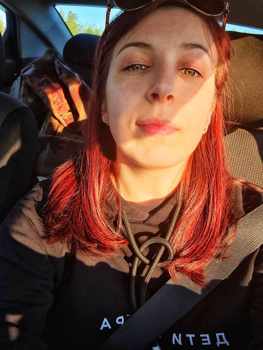 Tryshassla's tweet photo. Забыла как выгляжу
Так же не очень, но солнце свое дело делает https://t.co/1IWfQHtuv2