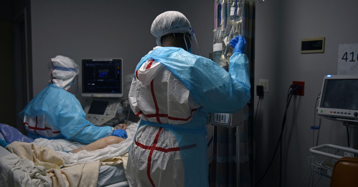U.S. Labor Dept issues emergency COVID-19 rule for healthcare workers https://t.co/kwRvqrGLLE https://t.co/jOlABUuxyy