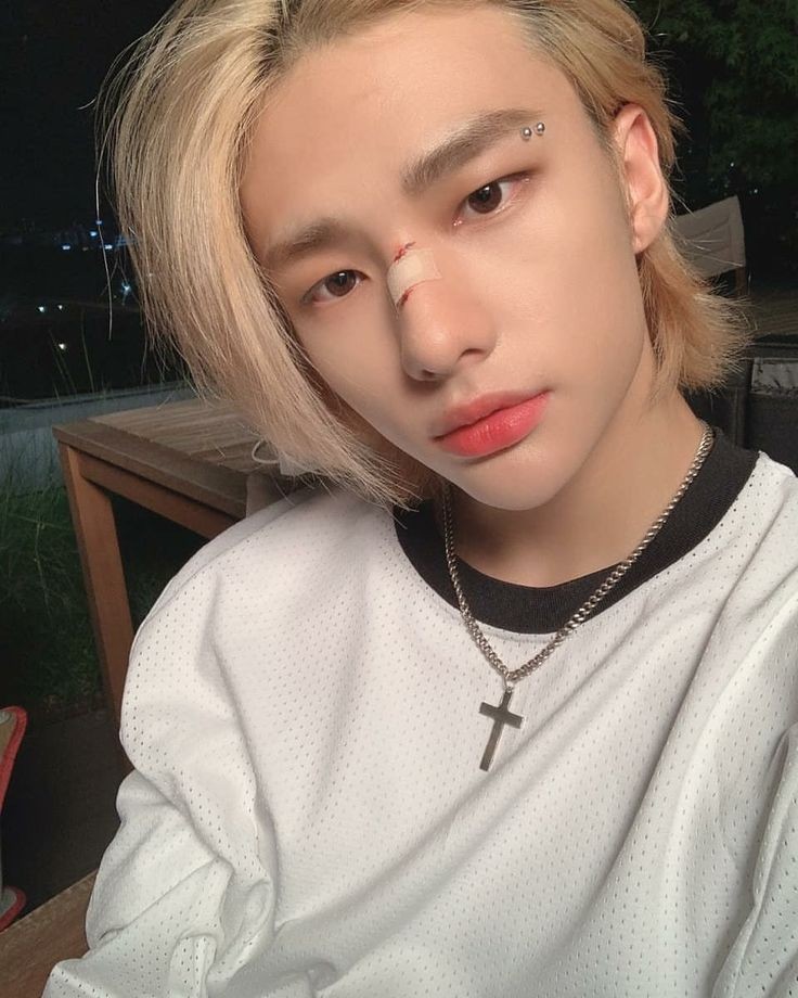 Candy99Swety's tweet photo. El es hyunjin, miembro de stray kids, no hizo nada malo.

STRAY KIDS ARE 8 
WE NEED A RESPONSE 

#WhereIsHyunjin https://t.co/KndctgIHrk