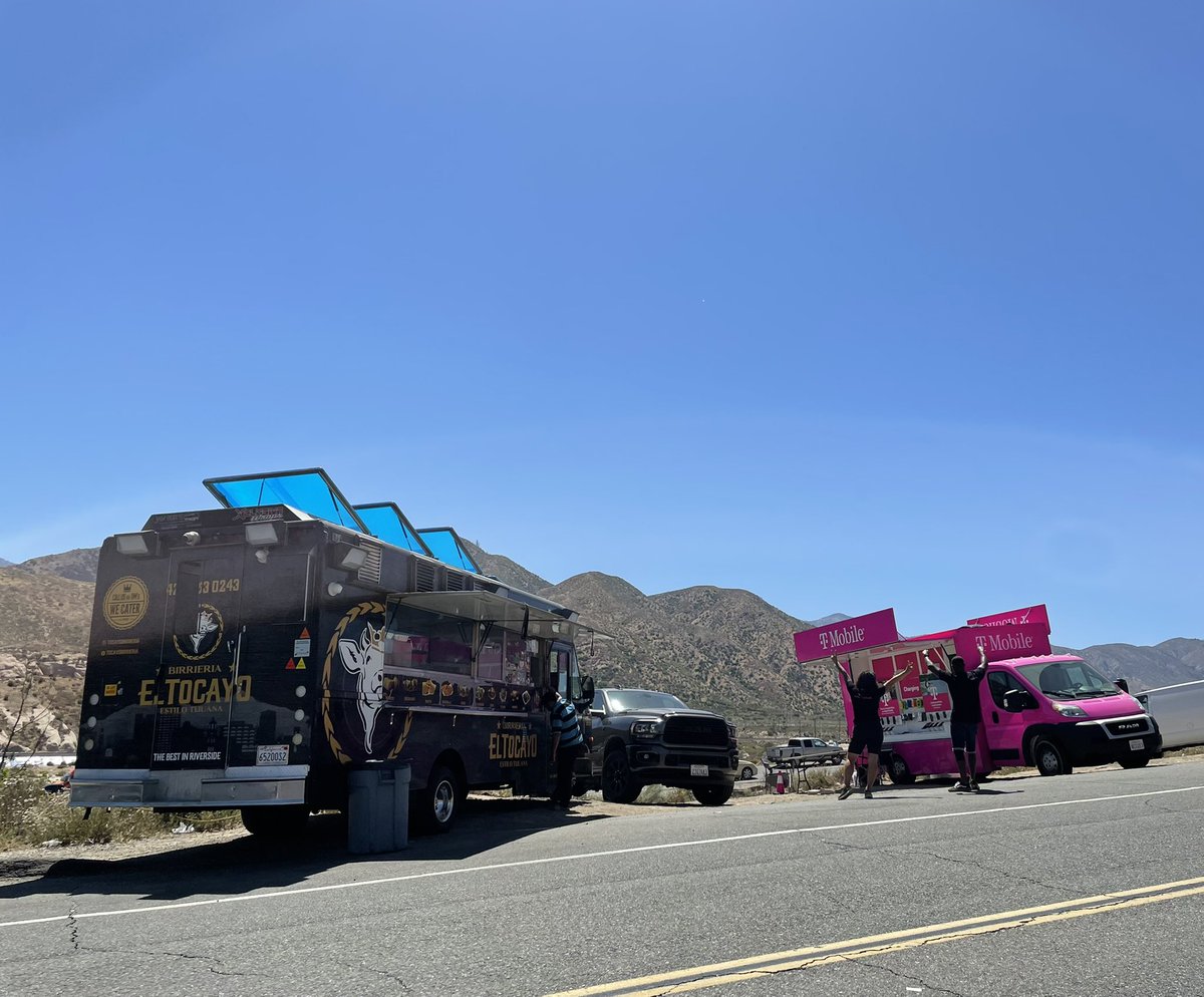 Make a quick stop to our Thursday pop up in Phelan CA! Delicious tacos🌮 and T-Mobile deals!😎

Ask a mobile event expert about our 5G device promotions! #BeepBeep 

#Phelan #TMobileGoesLocal