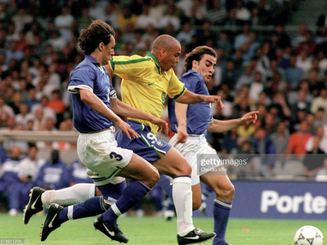 BenoitItaly's tweet photo. @fabiocannavaro @paolomaldini3 voi si che eravate due DIFENSORI, avete avuto anche chi vi ha fatto tribolare bene 😂 @Ronaldo https://t.co/sNxNu9cV3X